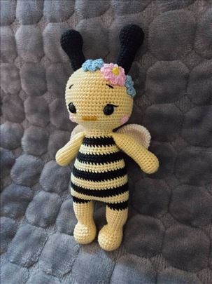 Heklana igračka pčelica, amigurumi 