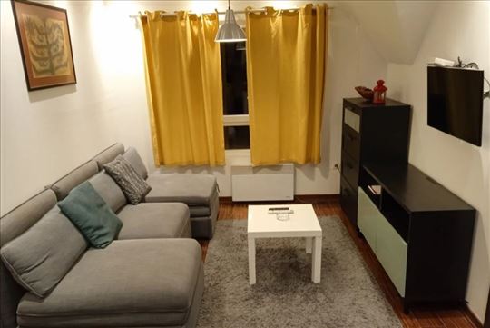 Apartman sa spavaćom sobom, Kraljevi Čardaci