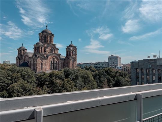 Stan za izdavanje pogled na crkvu Svetog Marka 