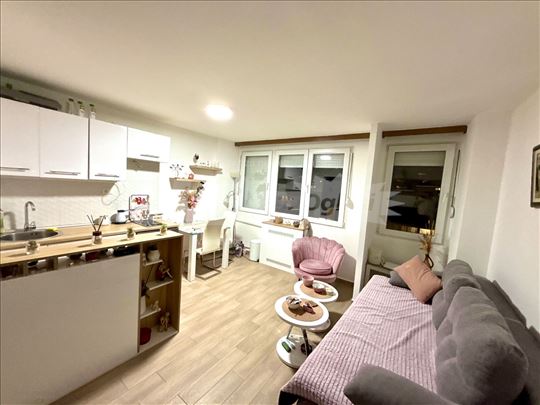 Lux, renoviran potpuno namesten stan 