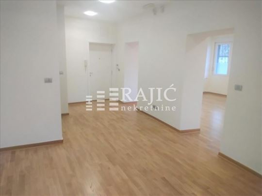 Centar(Kalemegdan),Pjarona de Mondezira 80m2-za po