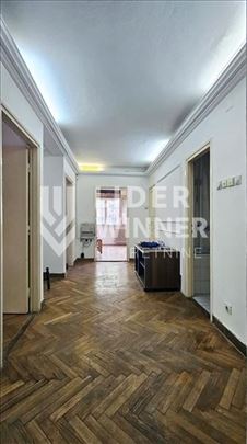 Stan na uglu sa Dubrovačkom, ima svoje parking mes