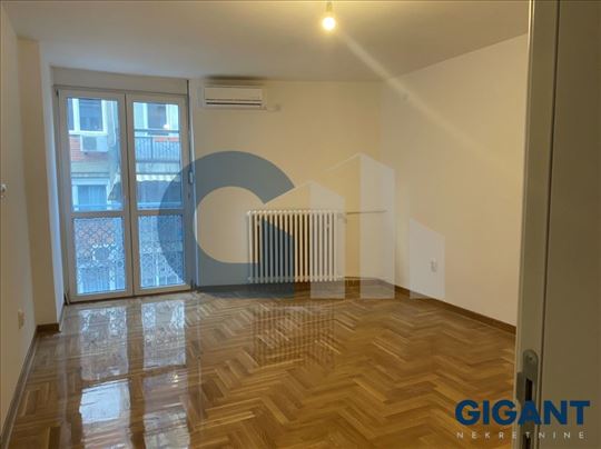 Kalenić pijaca, 65m2, I, cg,