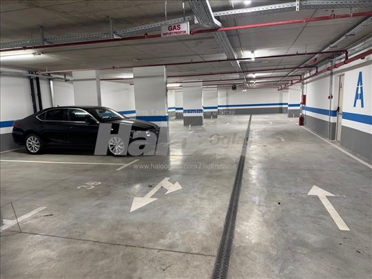  Cara Dušana, parking mesto