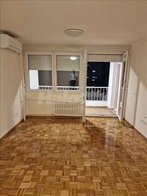 Konjarnik okretnica 31 potpuno renoviran 44 m2