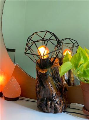 unikatna drvena lampa