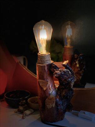 unikatna drvena lampa