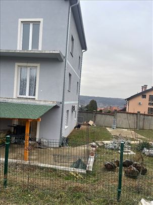 Resnik, ozakonjena kuća 400 m2, plac 600 m2, 