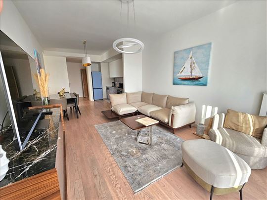 BW, pogled na Galeriju, Aqua, garaza!