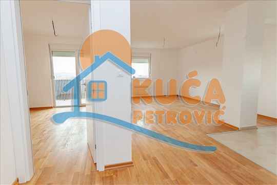 Novogradnja trosobni stan 65m2, Pantelej, Sombrosk