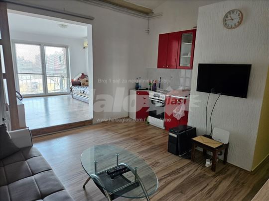 Tesla, 35m2, Namešten