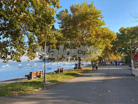 Retko u ponudi! Pogled na Dunavski kej