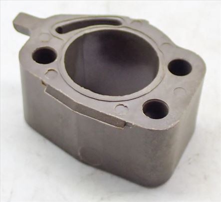 Prirubnica karburatora testere Husqvarna 268 272 2