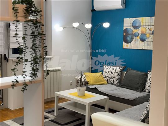2.5-soban LUX moderan svetao funkcionalan stan
