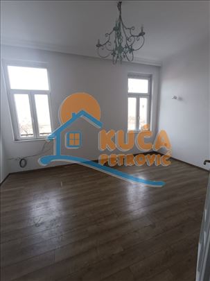 Poslovni Prostor u centru, 106m2, renovirano, TA