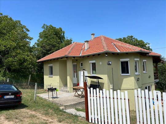 Sremski Karlovci kuća 114m2 HITNO!