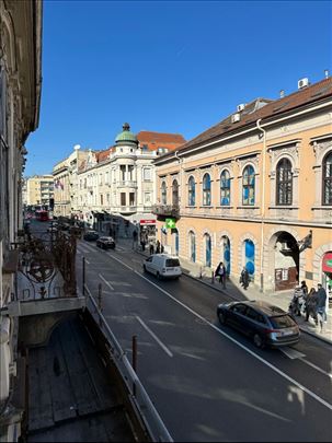 Zemun, Glavna, devetosoban stan , za adaptaciju