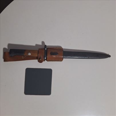Bajonet M 48 u broju sa viskom