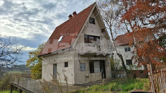 Kuća u Sremčici.Milke i Toše rusa,8,23 ara,133 m2.