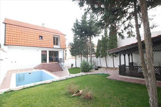 Renovirana kuća sa bazenom, Dedinje, ID 5251