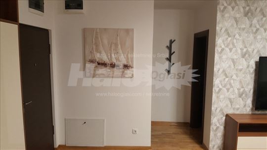 Izdajem stan-Zemun-84m2-Novogradska br. 21