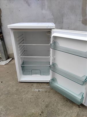 Половни фрижидери са гаранцијом 90 koмада