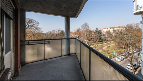 Vračar-Karađorđev park-Retkost na tržištu