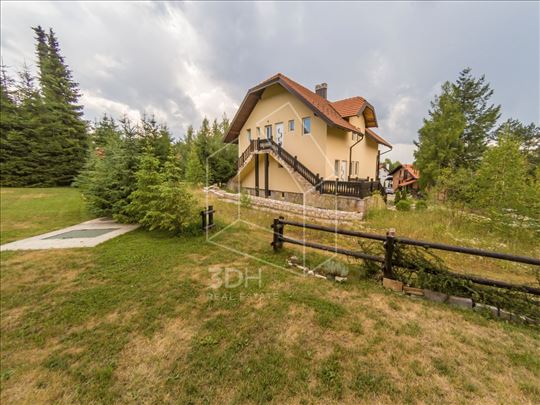 Zlatibor 175m2,vertikala kuće sa 3 apartmana 1,5a