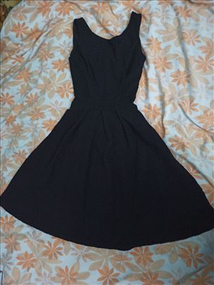 Crna strukirana haljina