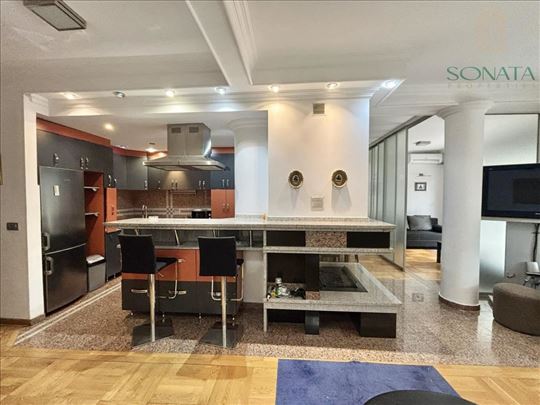 Hram Sv.Save sa privatnim dvoristem