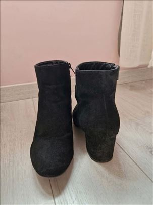 Antilop crne čizmice na potpeticu