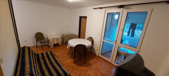 Izdajem namješten stan u Sutomoru