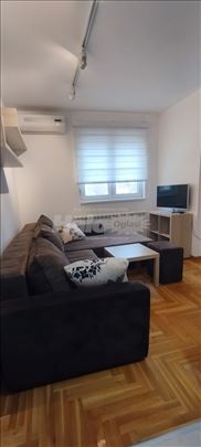 Izdajem stan u Zemunu /Apartment for rent in Zemun