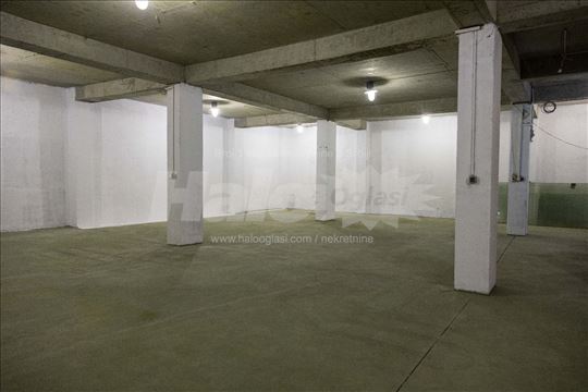 Magacinsko poslovni prostor 400 m2, 5m visina