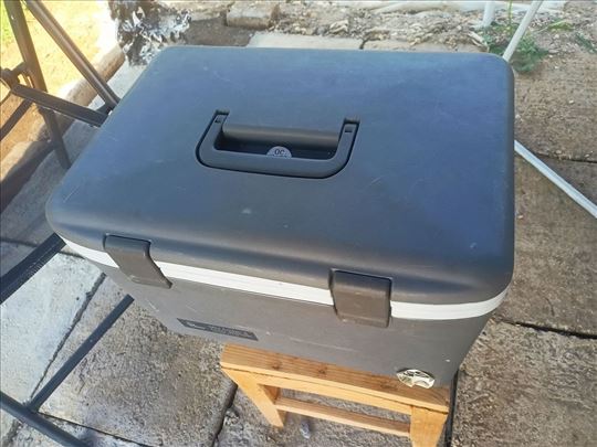 Mobilni frižider hladi i greje 12v 10 litara