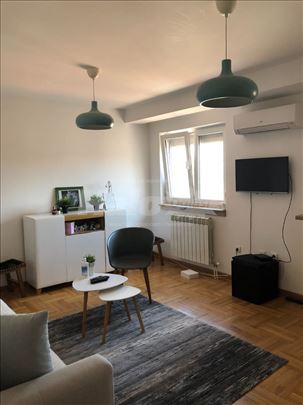 Lux stan na Crvenom krstu, Zvezdari.