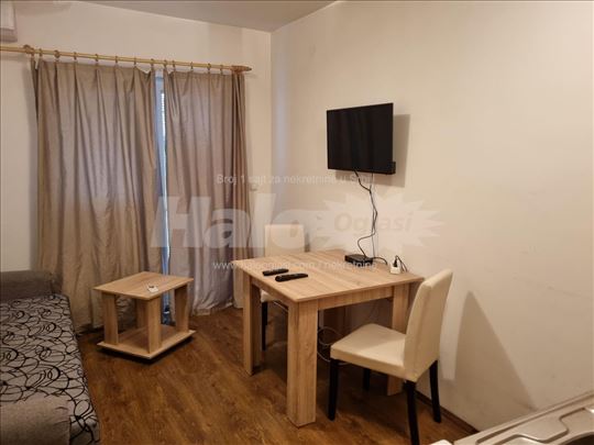 Borča-centar lep namesten stan,linije aut 95,96,85