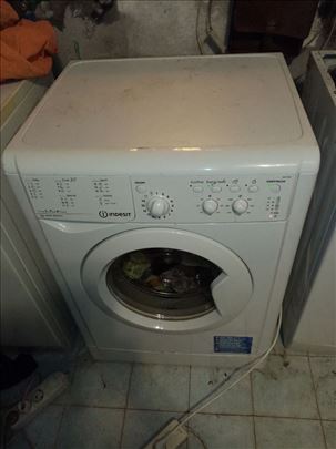 Indesit, 8kg 1000 obrt inverter, kao nova