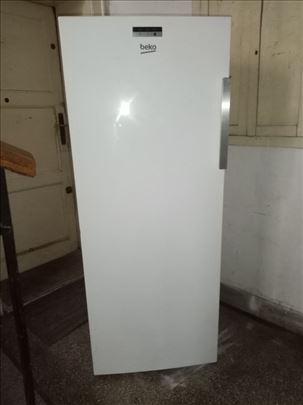 Zamrzivač Beko 150cm 6 fioka,kao nov