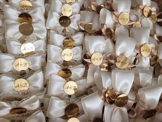 Cvetići za kićenje svatova-bež/zlatni krug