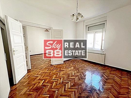 2,0  Vracar , Hram , odlican , renoviran salonski 