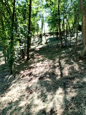 lep plac sa sopstvenim potokom Barajevo Barake