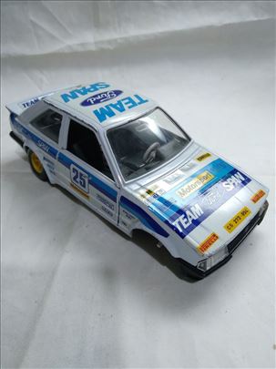 Burago Ford Eskort, Italy, 1:24,fali 1 tocak,1 far