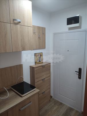 Izdajem garsonjeru u Zemun polju