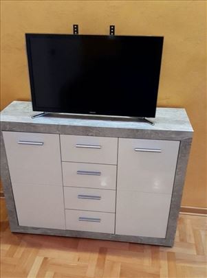 Komoda malo korišćena
