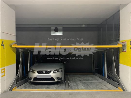 Izdajem garazno mesto (Banovo brdo)