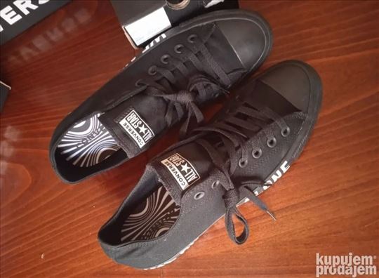 Converse, crne starke We are not alone 42.5 