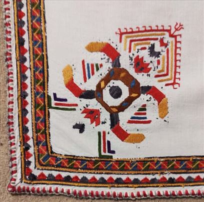 Etno vezeni milje star preko 100 godina 