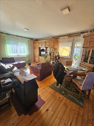 Odlična spratna kuća u Temerinu na placu od 563m2