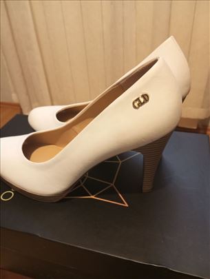 Cipele elegantne bele boje vel 39